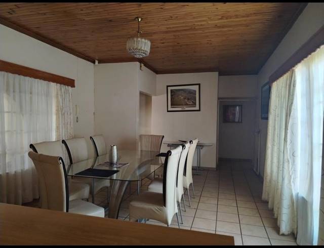 5 BEDROOM HOUSE FOR SALE IN PENINA PARK